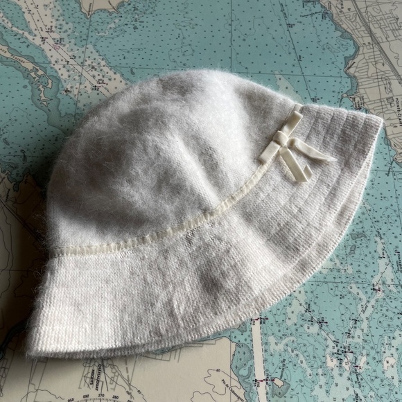 NWT Gap White Rabbit Bucket Hat - Picture 4 of 6